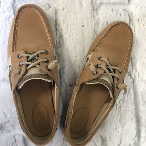 8.5w Sperry loafers in excellent condition!